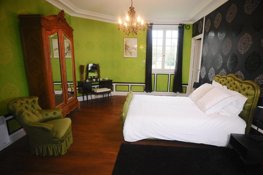 Chateau De Bertreville Bed & Breakfast Стая снимка
