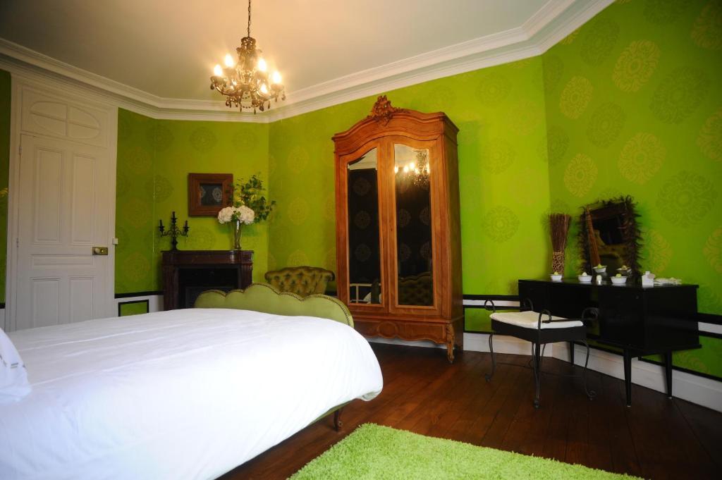 Chateau De Bertreville Bed & Breakfast Стая снимка