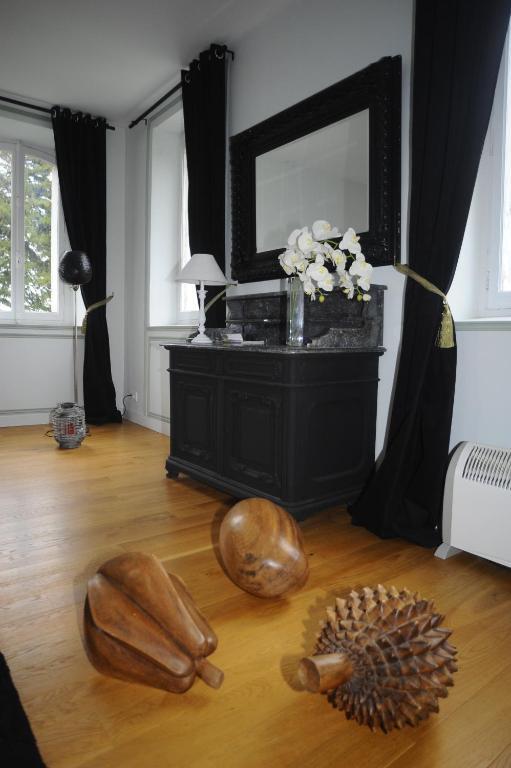 Chateau De Bertreville Bed & Breakfast Стая снимка