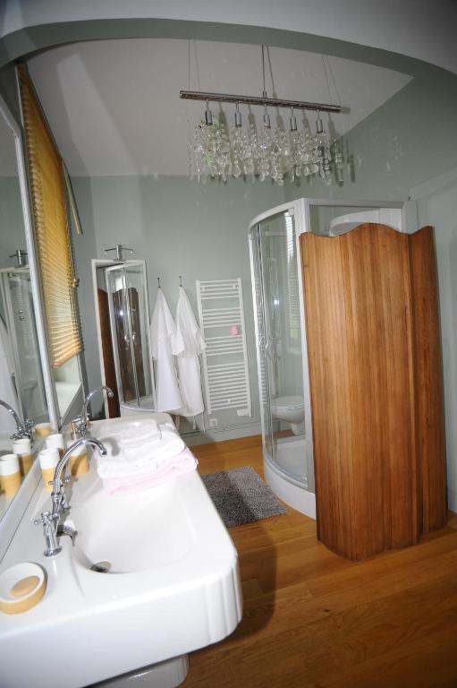 Chateau De Bertreville Bed & Breakfast Стая снимка