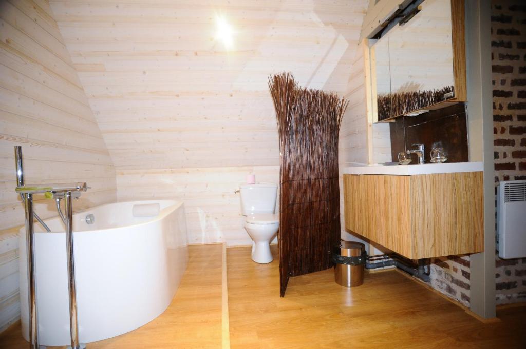 Chateau De Bertreville Bed & Breakfast Стая снимка