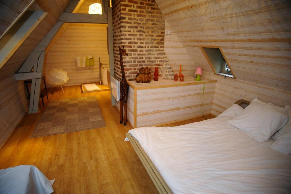 Chateau De Bertreville Bed & Breakfast Стая снимка