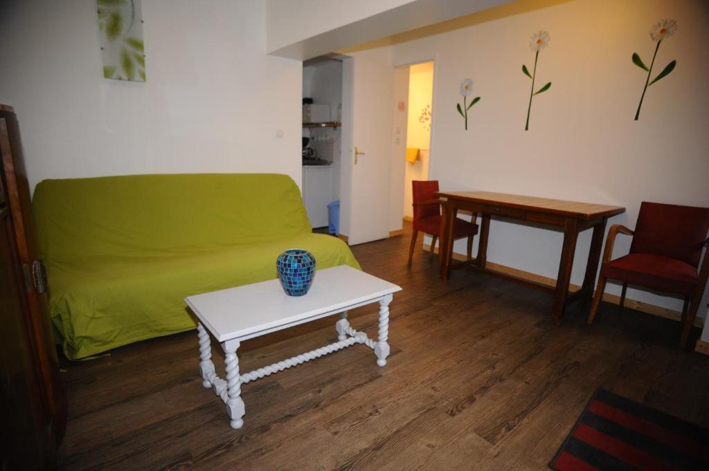 Chateau De Bertreville Bed & Breakfast Стая снимка