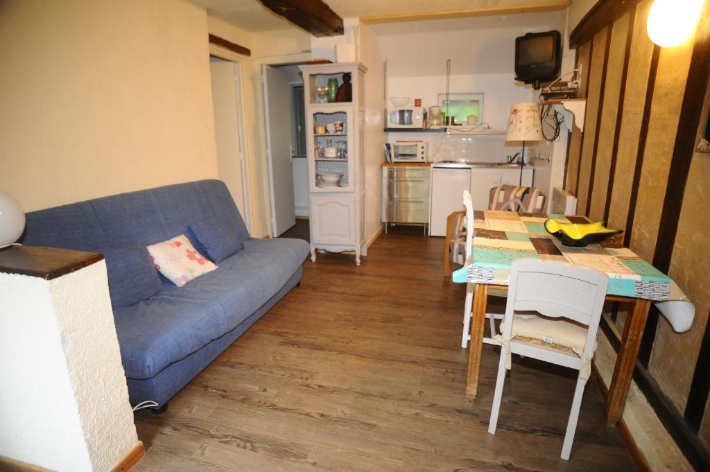 Chateau De Bertreville Bed & Breakfast Стая снимка