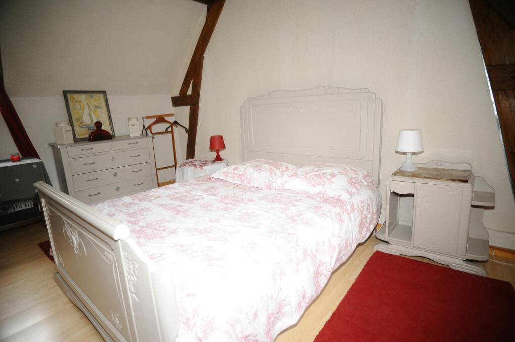 Chateau De Bertreville Bed & Breakfast Стая снимка