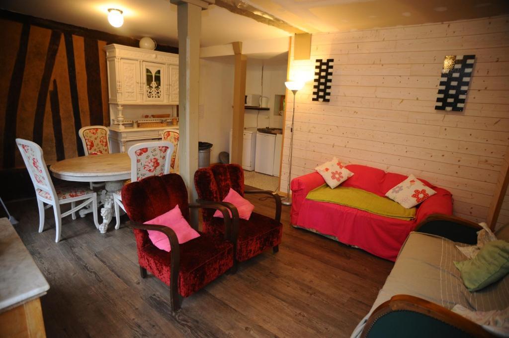 Chateau De Bertreville Bed & Breakfast Стая снимка