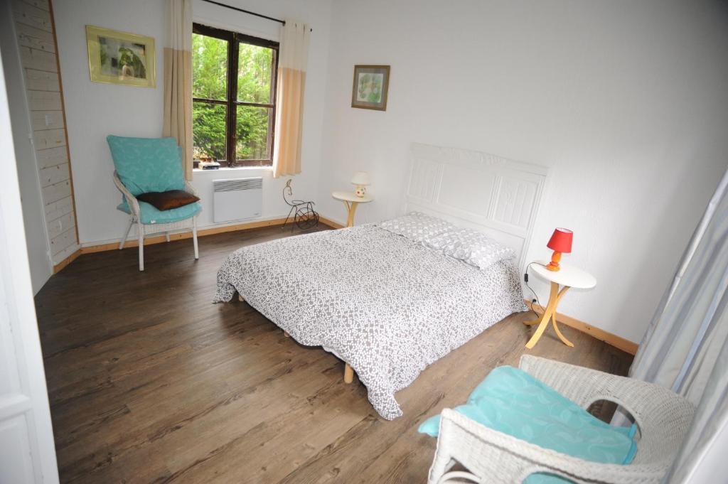 Chateau De Bertreville Bed & Breakfast Стая снимка