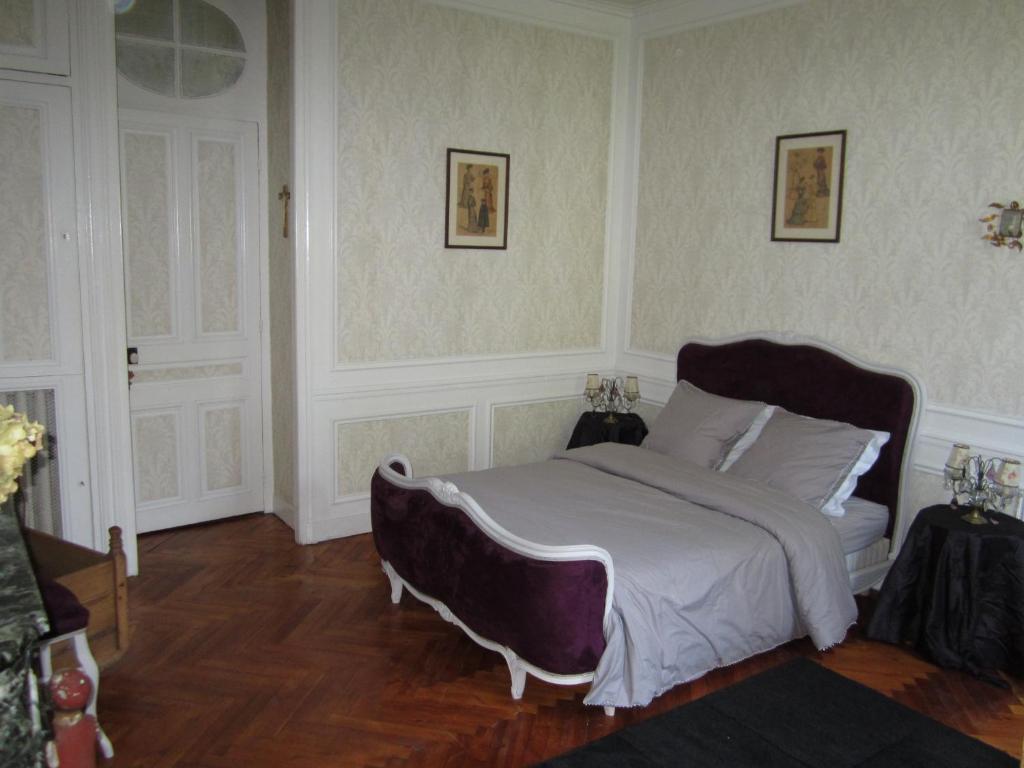 Chateau De Bertreville Bed & Breakfast Стая снимка