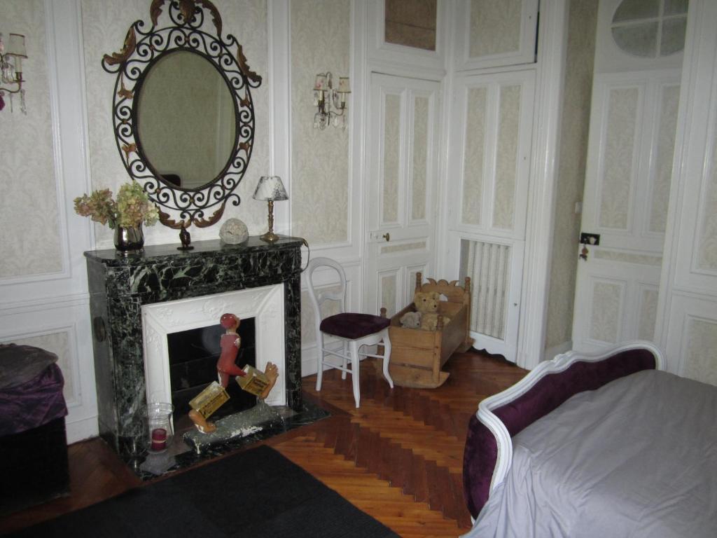 Chateau De Bertreville Bed & Breakfast Стая снимка