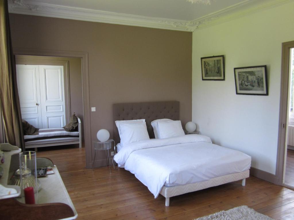 Chateau De Bertreville Bed & Breakfast Стая снимка
